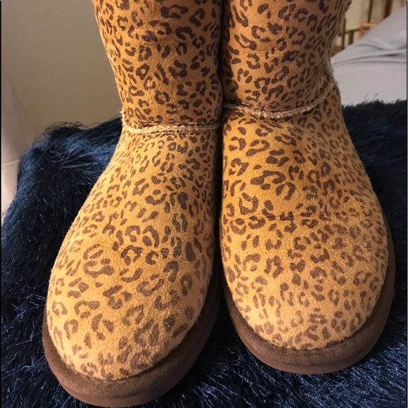 UGG Leopard Boot - Picture 4 of 6